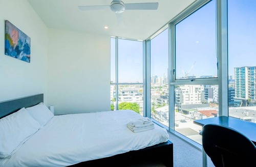 Newstead Apartment | Homely 2BD Apt close to CBD + CityView FreeParking
