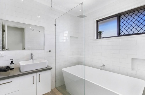 Broadbeach Waters House | Homely Getaways in Broadbeach Waters - 20% OFF
