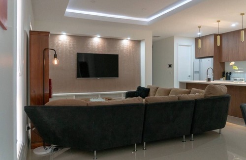 Tarneit House | Homely Getaway with Major Movie Apps 65" Smart TV
