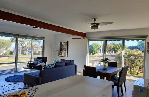 Bell Post Hill House | Homely Getaways Bell Post Hill - Pet Friendly