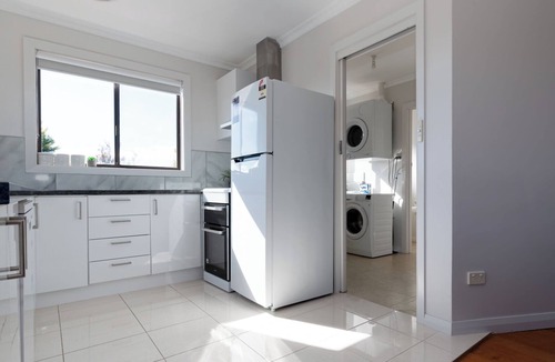 Riverside House | Homely Hideaway with Parking & WiFi