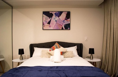Reid Apartment | Homely Modern Apt between the Lake and City - Hosted by CanStay