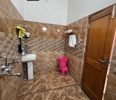 Rishikesh House | Homely Vibe Room with Ac & Wifi