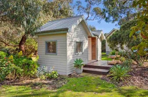 Wallington Cabin | Homestead Hideaway Cabin minutes to adventure park