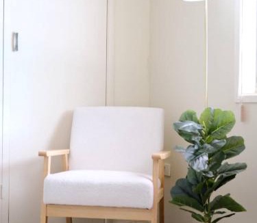 Robertson House | Homy Spacious 4B2B w Parking steps to Malls Dining