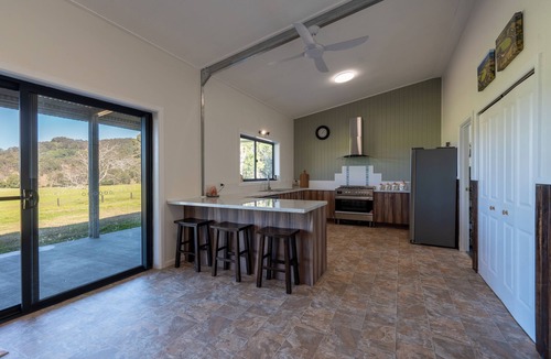 Pipeclay House | Honeybreeze - Scenic riverfront country farm