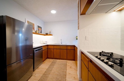 North Adelaide Apartment | Honeyeater Hidden Gem—Stylish Courtyard in the CBD