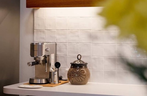 North Adelaide Apartment | Honeyeater Hidden Gem—Stylish Courtyard in the CBD