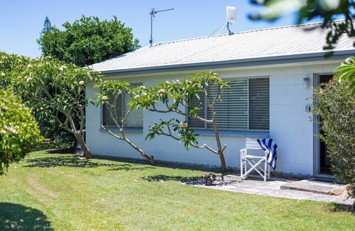 Brooms Head House | Honeysuckle Cottage - Oceanstays