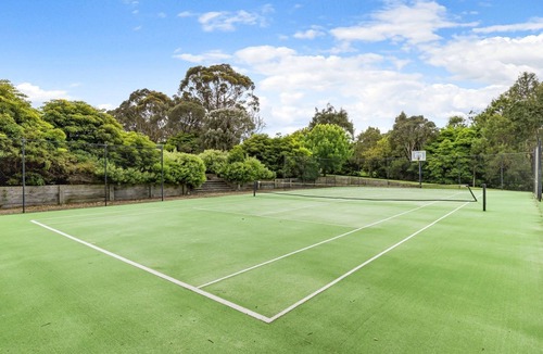 Shoreham House | Honeysuckle House with pool and tennis court