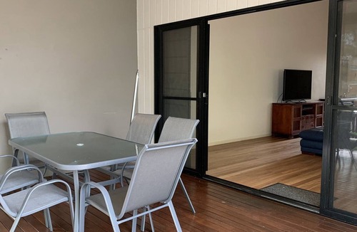 Brunswick Heads Apartment | HOOK WINE SINKER, TOP NOTCH