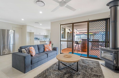 Port Macquarie House | Hooked on Hibbard - 4 bedroom home on canals