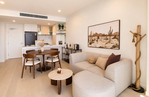 Broadbeach Apartment | Horizon Haven - Panoramic Ocean Views