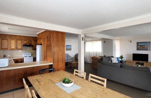 Bargara Apartment | Horizons 3 & 3a/16 Miller Street Bargara