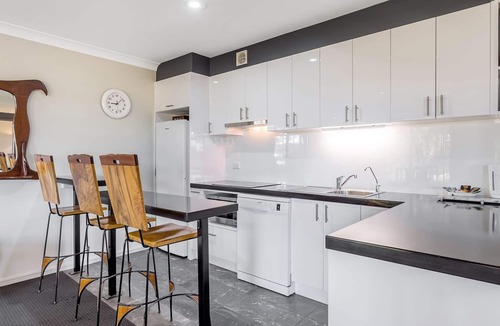 Salamander Bay Villa | Horizons Escape, Villa 136 - relax amongst the trees on Horizons golf course