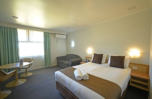 Geraldton Hotel | Hospitality Geraldton, SureStay Collection by Best Western
