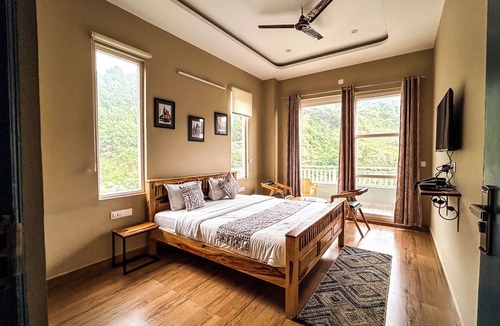 Ghanyara Khas Hotel | Hotel Alchemy Bistro & Inn
