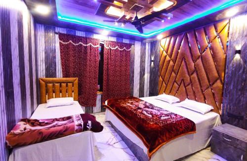 Srinagar Hotel | HOTEL FABULOUS KASHMIR, Dal lake