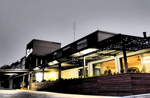 Parkes Hotel | Hotel Gracelands