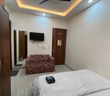 Khattalwada Bed & Breakfast | Hotel Grand Central