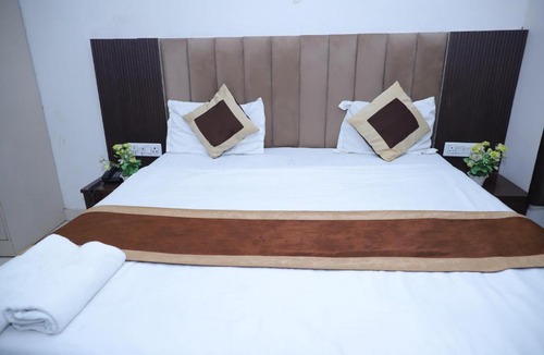 Bareilly Hotel | Hotel Green Apple