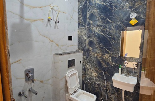 Haraiya Hotel | Hotel Hans Palace