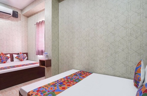 Vrindavan Hotel | Hotel Modernio RK Dham Family Oriented & Peaceful