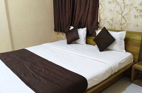 Rau Hotel | Hotel Moon Light Indore