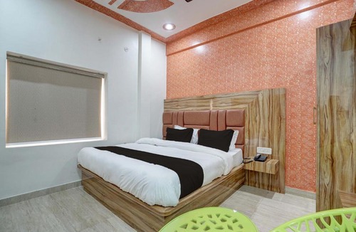 Varanasi Hotel | Hotel O JSB Palace