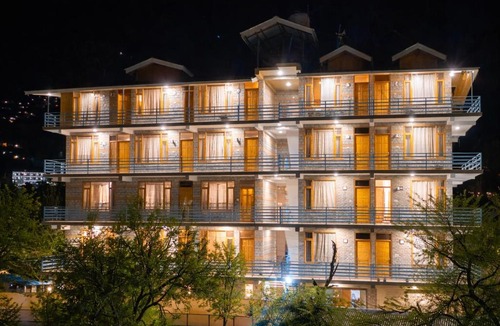 Manali Hotel | Hotel Old Manali with Balcony, Mountain and River View