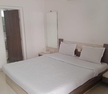 Junagadh Hotel | Hotel Paras