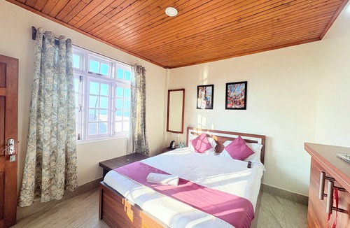 Darjeeling Hotel | Hotel Pine Crest Inn