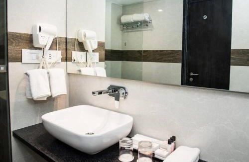 Bahraich Bed & Breakfast | Hotel Platinum Shravasti