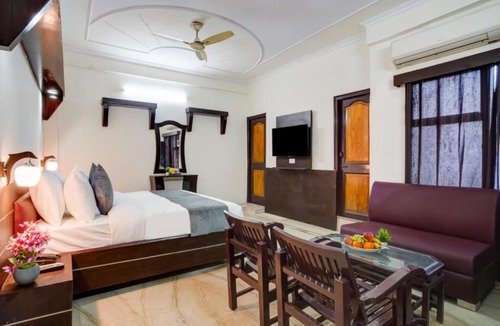 Ghaziabad Hotel | Hotel Prithvi Studio - RDC And Santosh Hospital