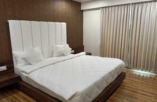 Vadodara Hotel | Hotel Radhe