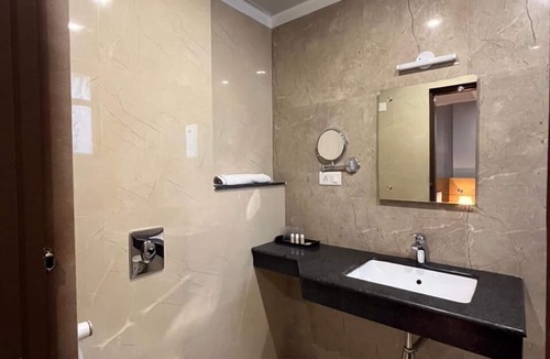 Gomti Nagar Hotel | Hotel Sarvin