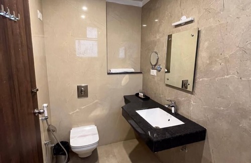 Gomti Nagar Hotel | Hotel Sarvin