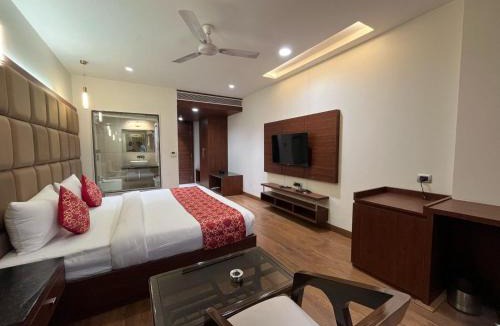 Gwalior Hotel | Hotel The Crystal Park