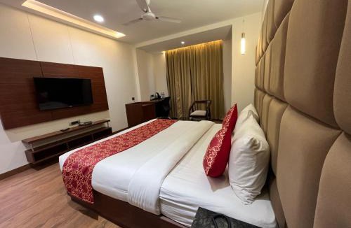 Gwalior Hotel | Hotel The Crystal Park