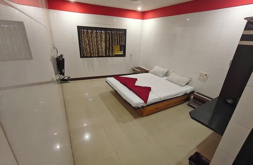 Surat Hotel | Hotel vishal