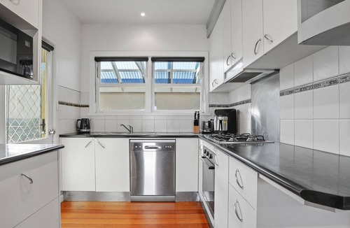 Warrnambool House | Hotham Heights - Comfortable 3 bedroom home