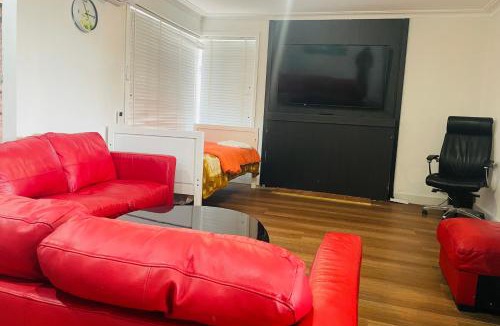 Thomastown House | House at Train Station Thomastown