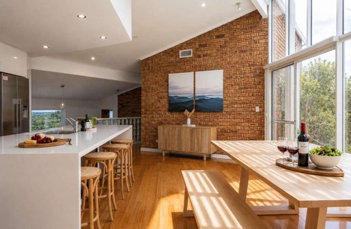 Howrah House | House on the Hillside with City Views Sleeps 12