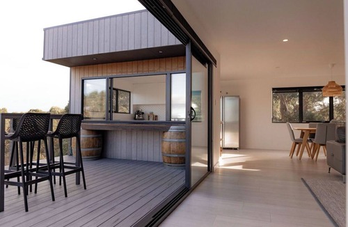 Stieglitz Apartment | House Peron - Bayside Luxury