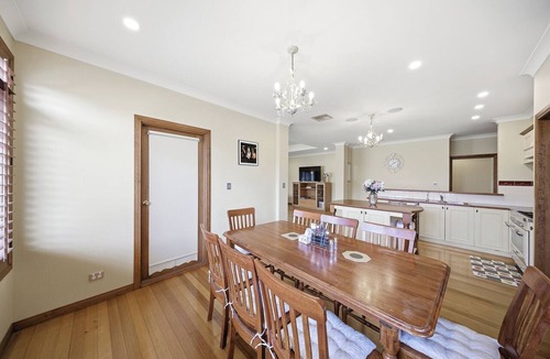 Clyde House | Huge Clyde Holiday Propery: 2 Houses/Bar/BBQ/Pool