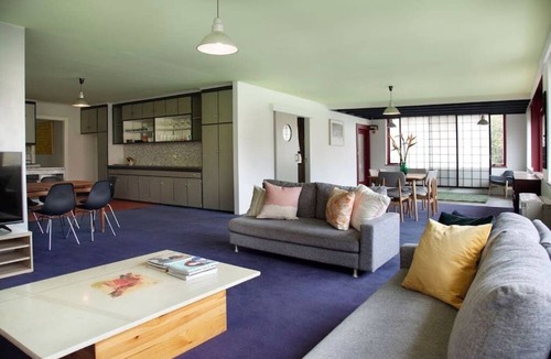 St Kilda Apartment | Huge, stylish, central, 3 br apartment with pool