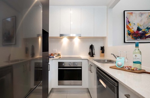 Wooloowin House | Huge Townhouse|5km City & Airport|3 Bathrooms