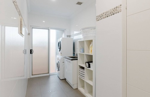 Exmouth House | Humpback is just perfect for two families or a group of friends who like their own space.