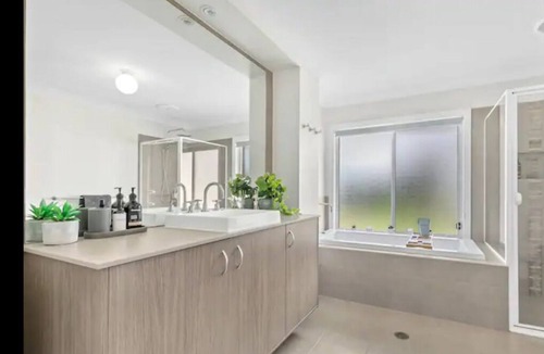 Millfield House | Hunter Retreat with Cinema / Games / Fireplace