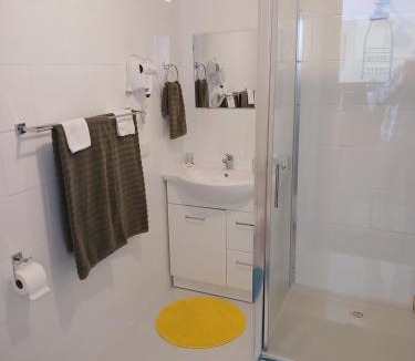 Queenstown Bed & Breakfast | Hunters Hotel